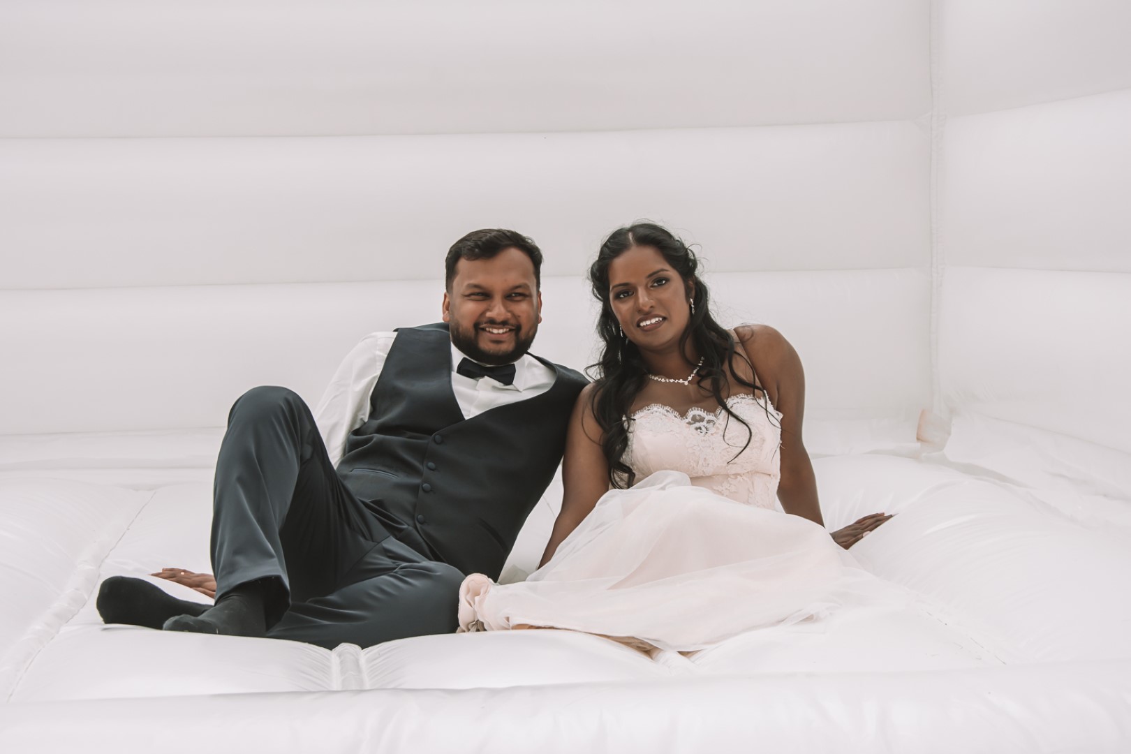 Hochzeitsfotograf: Destination Hochzeitsfotograf Klagenfurt am Wörthersee, Wien, Österreich, Bled Slowenien, Ljubljana Slowenien, Kroatien  Herzliche und professionelle Betreuung Die Hochzeit - Einer der schönsten Tage im Leben!
Es ist immer etwas ganz besonderes ein Paar von den frühen Morgenstunden an zu begleiten, die Aufregung zu spüren, die Liebesgeschichte zu sehen. Wir freuen uns von euch zu hören! Liebe Grüße
 - Hochzeit Fotograf Kärnten