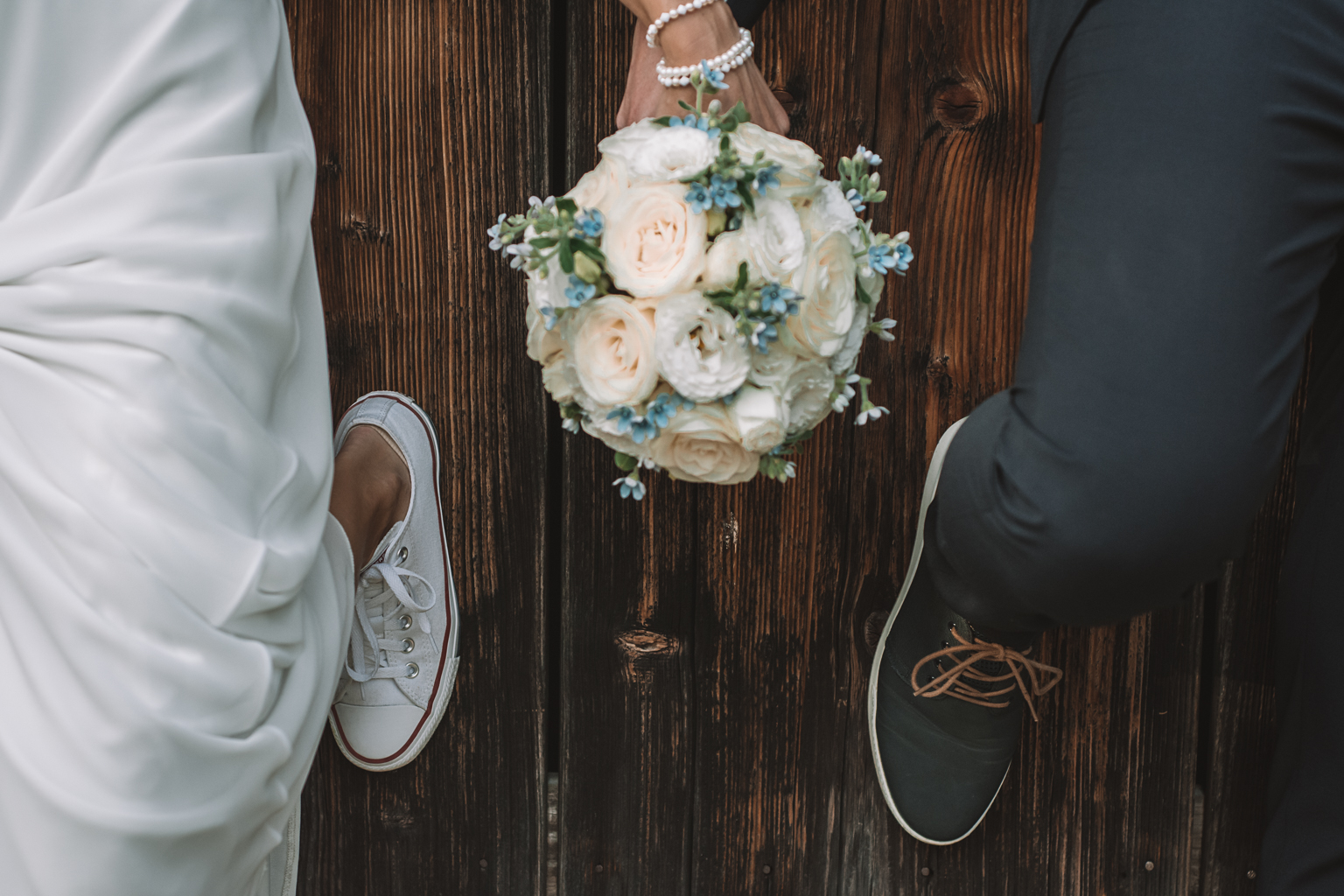 Hochzeitsfotograf: Hochzeitsfotografen in Kärnten Destination Hochzeitsfotograf Klagenfurt am Wörthersee, Wien, Österreich, Bled Slowenien, Ljubljana Slowenien, Kroatien  Herzliche und professionelle Betreuung Die Hochzeit - Einer der schönsten Tage im Leben!
Es ist immer etwas ganz besonderes ein Paar von den frühen Morgenstunden an zu begleiten, die Aufregung zu spüren, die Liebesgeschichte zu sehen. Wir freuen uns von euch zu hören! Liebe Grüße - Hochzeit Fotograf Kärnten Neza - Tadej 