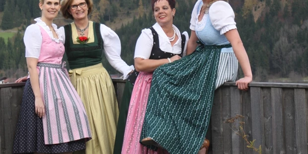 Hochzeitsfotos - Wattens - Fotoshooting Trachtenmode für die Braut
Mode by Parzinger
(c)2016 by Paparazzi-Tirol | mamaRazzi-foto - Paparazzi Tirol | MamaRazzi - Foto | Isabella Seidl Photography
