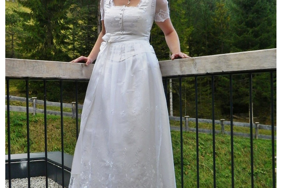 Hochzeitsfotograf: Fotoshooting Trachtenmode für die Braut

Mode by Parzinger

(c)2016 by Paparazzi-Tirol | mamaRazzi-foto - Paparazzi Tirol | MamaRazzi - Foto | Isabella Seidl Photography