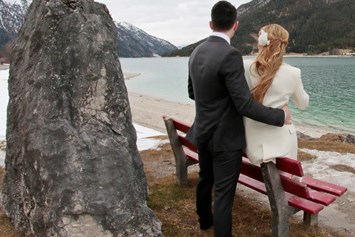Hochzeitsfotograf: am wunderschönen Achensee
(c)2016 by Paparazzi-Tirol | mamaRazzi-foto - Paparazzi Tirol | MamaRazzi - Foto | Isabella Seidl Photography
