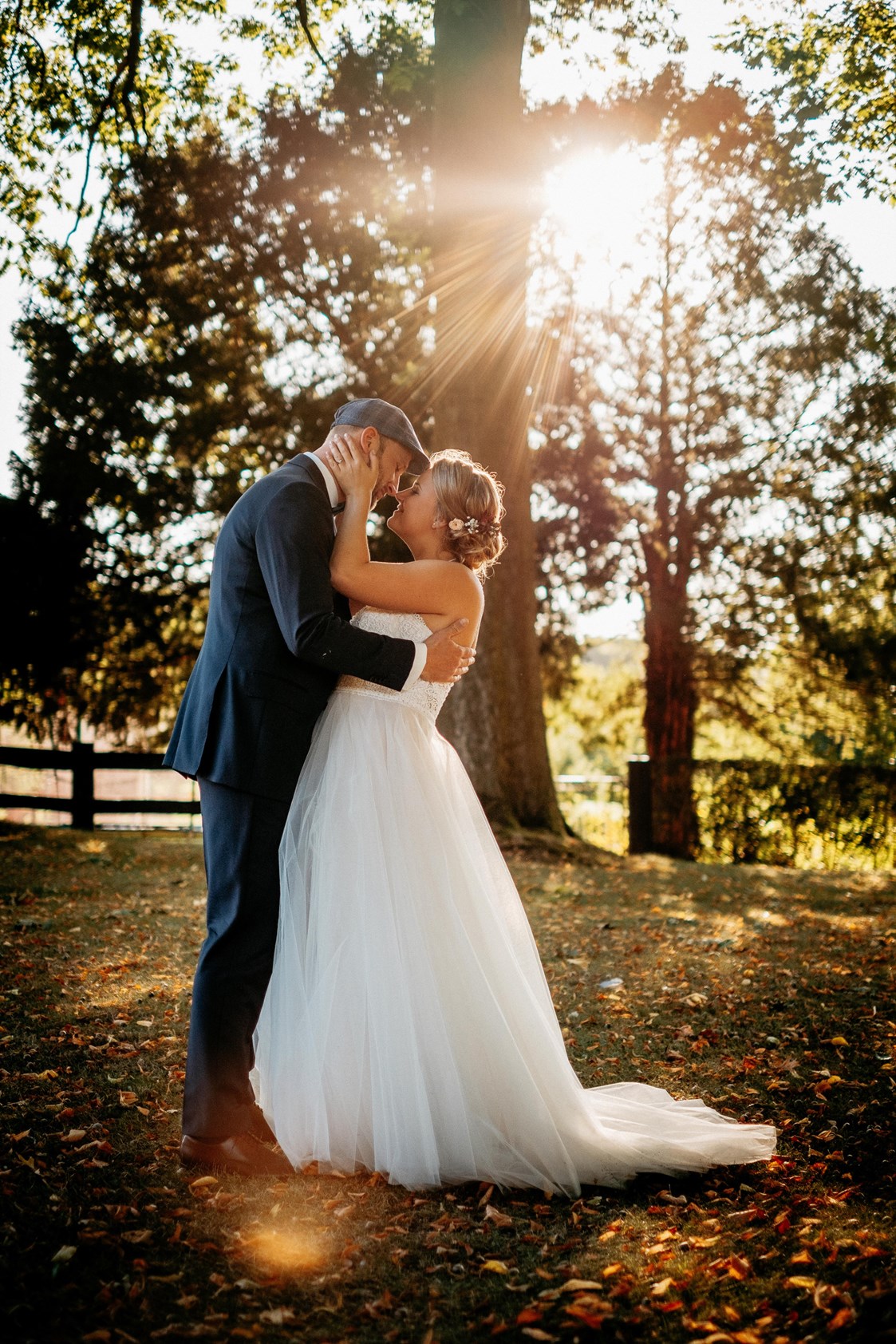 Hochzeitsfotograf: Brautpaarshooting im Freien - A LOVE above photography by Kevin Kurek
