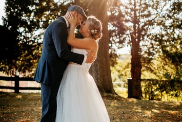 Hochzeitsfotograf: Brautpaarshooting im Freien - A LOVE above photography by Kevin Kurek