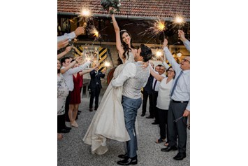 Hochzeitsfotograf: Bilder am Abend mit Wunderkerzen - Jennifer & Michael Photography