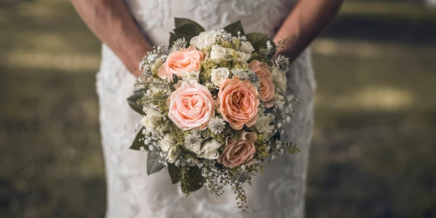 Hochzeitsfotos - Naumburg (Burgenlandkreis) - Brautstrauß Rosen sensual Bride - christianraufeisenphotography