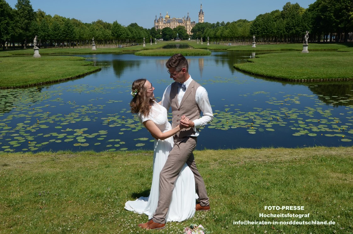 Hochzeitsfotograf: #brautpaarshooting#
#schloss schwerin#
#schlossgarten#
#kreuzkanal# - REINHARD BALZEREK