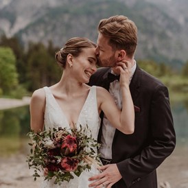 Hochzeitsfotograf: Freie Trauung am Almsee in der Grünau, Oberösterreich. - VAU.EM Love Stories