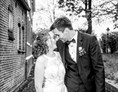 Hochzeitsfotograf: Ein glückliches Paar beim Brautpaarshooting. - jheitmann.photography