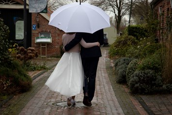 Hochzeitsfotograf: Auch wenn es mal regnet ist das nicht schlimm. - jheitmann.photography