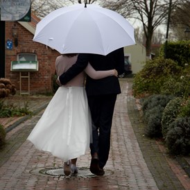 Hochzeitsfotograf: Auch wenn es mal regnet ist das nicht schlimm. - jheitmann.photography
