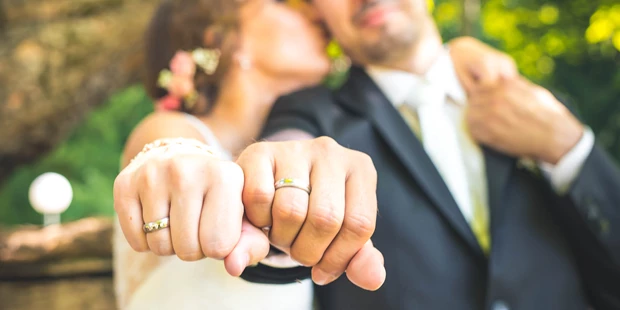 Hochzeitsfotos - Spalt - Braut und Bräutigam Hand Fotograf Ulm fotografulm.com - Fotograf Ulm