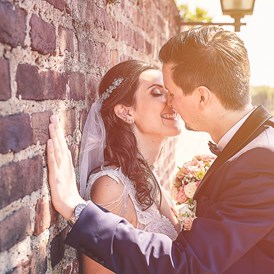Hochzeitsfotograf: Die Braut ist seine zu küssen fotografulm.com - Fotograf Ulm