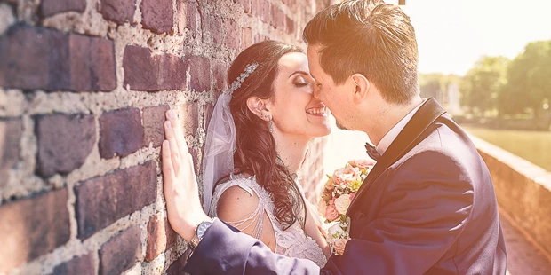 Hochzeitsfotos - Spalt - Die Braut ist seine zu küssen fotografulm.com - Fotograf Ulm