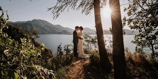 Hochzeitsfotos - Bezirk Grieskirchen - After-Wedding-Shooting am Traunsee in Gmunden Oberösterreich - Kosia Photography