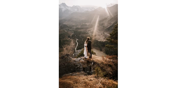 Hochzeitsfotos - Bezirk Grieskirchen - After-Wedding-Shooting am Berg im Salzkammergut in Oberösterreich - Kosia Photography