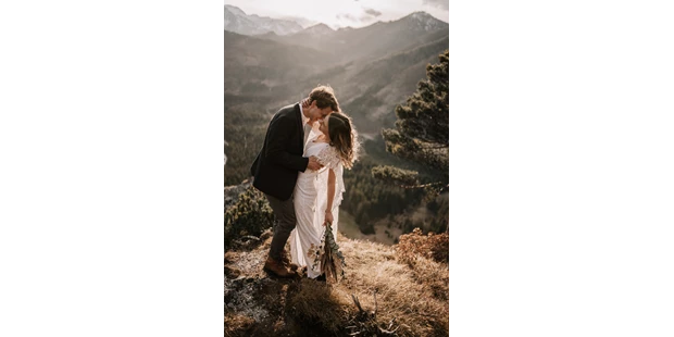 Hochzeitsfotos - Bezirk Grieskirchen - After-Wedding-Shooting am Berg im Salzkammergut in Oberösterreich - Kosia Photography