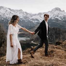 Hochzeitsfotograf: Hochzeitsshooting am Berg im Salzkammergut in Oberösterreich - Kosia Photography