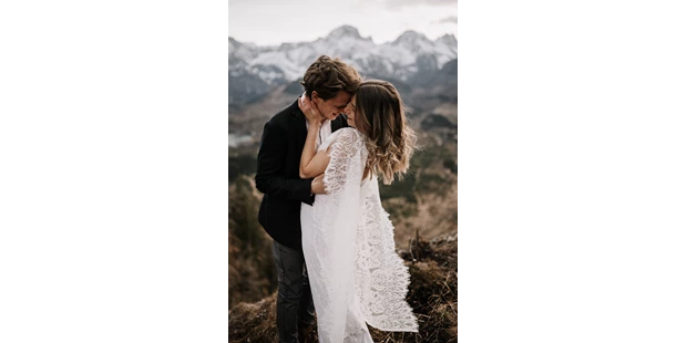 Hochzeitsfotos - Bezirk Grieskirchen - Hochzeitsshooting am Berg im Salzkammergut in Oberösterreich - Kosia Photography
