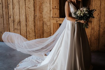 Hochzeitsfotograf: Heiraten am Oberbauergut in Leonding Oberösterreich - Brautportrait - Kosia Photography