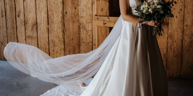 Hochzeitsfotos - Bezirk Grieskirchen - Heiraten am Oberbauergut in Leonding Oberösterreich - Brautportrait - Kosia Photography