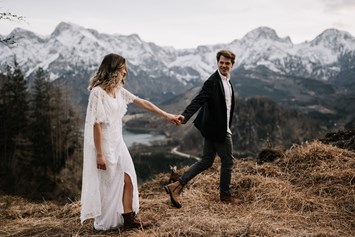 Hochzeitsfotograf: Hochzeitsshooting am Berg im Salzkammergut in Oberösterreich - Kosianikosia Photography