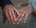 Hochzeitsfotograf: Die Zeichen der Gemeinsamkeiit, wunderschöne Ringe - Markus Eymann