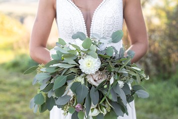 Hochzeitsfotograf: Cooler Eucalyptusbrautstrauß - Monika Wittmann Photography