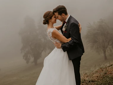 Hochzeitsfotograf: Regenhochzeit im Refugium Hochstrass, Niederösterreich - Thomas Oberascher