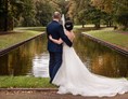Hochzeitsfotograf: Brautpaarshooting am See, Hochzeitsreportage in Halle  - Zerina Kaps Photography 