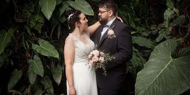 Hochzeitsfotos - Berufsfotograf - Ehrenfriedersdorf - Brautshooting im Botanischen Garten  - Zerina Kaps Photography 