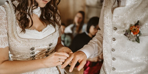 Hochzeitsfotos - Art des Shootings: Hochzeits Shooting - Appenzell - Trachtenhochzeit  - Ruth Barthold