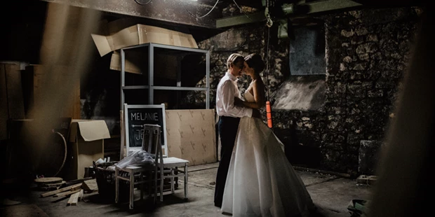 Hochzeitsfotos - Kelsterbach - Wedding Couple Intimate Moment Eventlocation Weingut Hahn Hochborn Alexander Sinner - Alexander Sinner