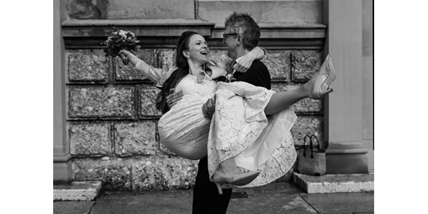 Hochzeitsfotos - Art des Shootings: Hochzeits Shooting - Oberbayern - Just married... - Andrea Kühl - coolwedding photography