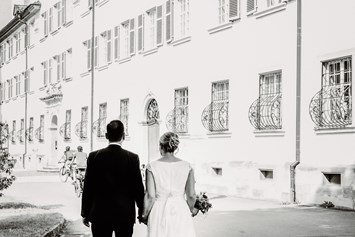 Hochzeitsfotograf: Standesamtliche Trauung in Dornbirn und Segnung in der Mehrerau
Es war ein wunderbarer Tag. 
Brautpaar Bargehr. - Glücksbild Fotografie