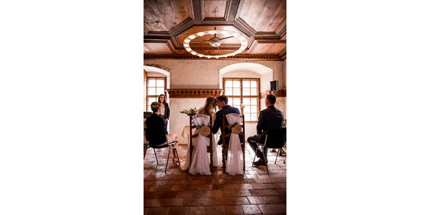 Hochzeitsfotos - Wildsteig - Bei einer wunderschönen Hochzeit im Jonas Schlössle durfte ich das Ehepaar Jäger begleiten. - Glücksbild Fotografie