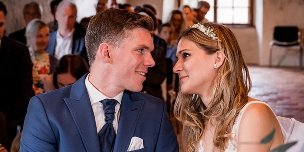 Hochzeitsfotos - Wildsteig - Bei einer wunderschönen Hochzeit im Jonas Schlössle durfte ich das Ehepaar Jäger begleiten. - Glücksbild Fotografie