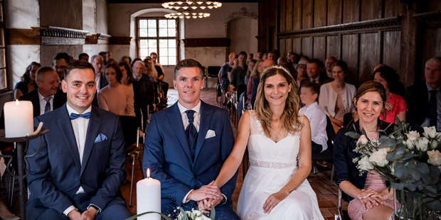 Hochzeitsfotos - Wildsteig - Bei einer wunderschönen Hochzeit im Jonas Schlössle durfte ich das Ehepaar Jäger begleiten. - Glücksbild Fotografie