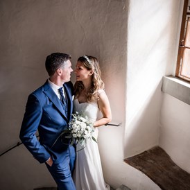 Hochzeitsfotograf: Bei einer wunderschönen Hochzeit im Jonas Schlössle durfte ich das Ehepaar Jäger begleiten. - Glücksbild Fotografie