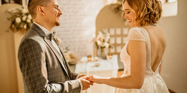 Hochzeitsfotos - Kerpen (Rhein-Erft-Kreis) - Hochzeitspaar in der Eventkapelle Köln - JTS Fotografie