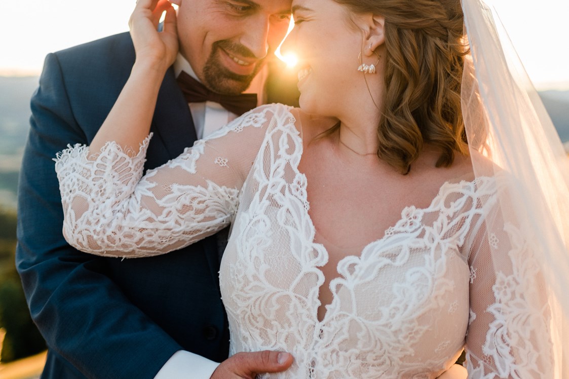 Hochzeitsfotograf: Brautpaarshooting am Magdalensberg
Sonnenuntergang - Lydia Jung Photography