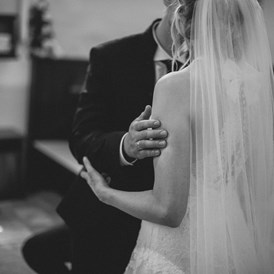 Hochzeitsfotograf: Erster Kuss 
Hochzeit in Wolfsberg - Lydia Jung Photography