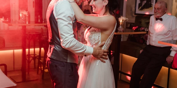 Hochzeitsfotos - Bezirk Klagenfurt - Eröffnungstanz Bistro 151 - Lydia Jung Photography