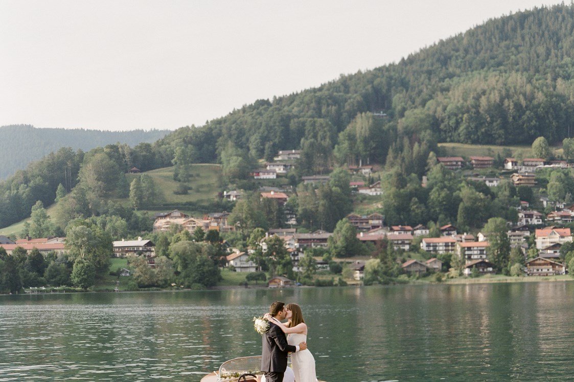 Hochzeitsfotograf: Hochzeit am wunderschönen Tegernsee / Deutschland - Melanie Nedelko - timeless storytelling