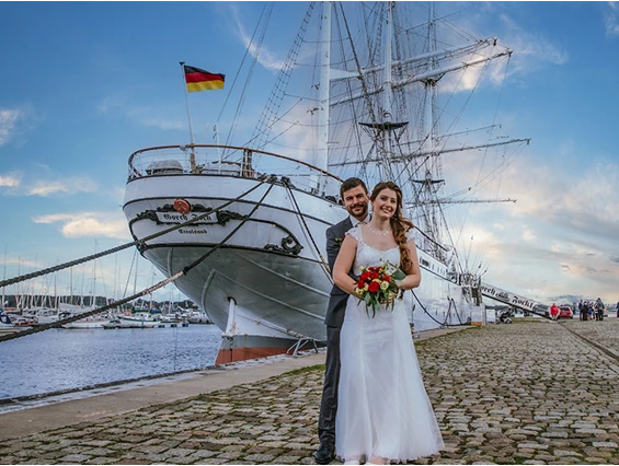 Hochzeitsfotograf: Hochzeitsfotograf Stralsund, Fotograf gesucht, günstiger Hochzeitsfotograf, Hochzeitsfotograf gesucht, Standesamt Stralsund, Gorch Fock1 - Hochzeitsfotograf Karl-Heinz Fischer
