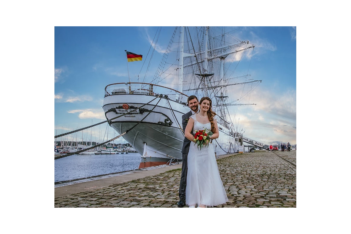 Hochzeitsfotograf: Hochzeitsfotograf Stralsund, Fotograf gesucht, günstiger Hochzeitsfotograf, Hochzeitsfotograf gesucht, Standesamt Stralsund, Gorch Fock1 - Hochzeitsfotograf Karl-Heinz Fischer