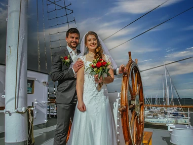 Hochzeitsfotograf: Hochzeitsfotograf Stralsund, Fotograf gesucht, günstiger Hochzeitsfotograf, Hochzeitsfotograf gesucht, Standesamt Stralsund, Gorch Fock1 - Hochzeitsfotograf Karl-Heinz Fischer