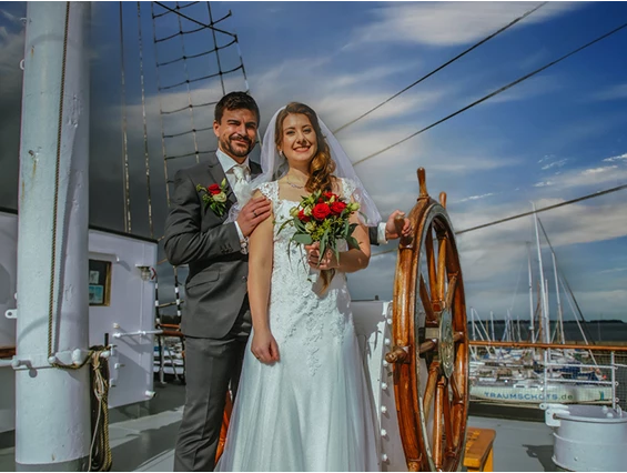 Hochzeitsfotograf: Hochzeitsfotograf Stralsund, Fotograf gesucht, günstiger Hochzeitsfotograf, Hochzeitsfotograf gesucht, Standesamt Stralsund, Gorch Fock1 - Hochzeitsfotograf Karl-Heinz Fischer
