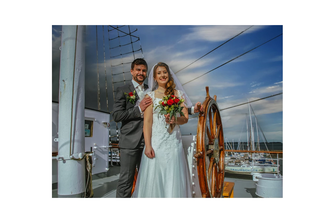 Hochzeitsfotograf: Hochzeitsfotograf Stralsund, Fotograf gesucht, günstiger Hochzeitsfotograf, Hochzeitsfotograf gesucht, Standesamt Stralsund, Gorch Fock1 - Hochzeitsfotograf Karl-Heinz Fischer