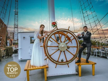 Hochzeitsfotograf: Hochzeitsfotograf Stralsund, Fotograf gesucht, günstiger Hochzeitsfotograf, Hochzeitsfotograf gesucht, Standesamt Stralsund, Gorch Fock1 - Hochzeitsfotograf Karl-Heinz Fischer