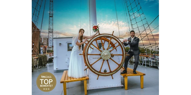 Hochzeitsfotos - Fotobox mit Zubehör - Wietze - Hochzeitsfotograf Stralsund, Fotograf gesucht, günstiger Hochzeitsfotograf, Hochzeitsfotograf gesucht, Standesamt Stralsund, Gorch Fock1 - Hochzeitsfotograf Karl-Heinz Fischer